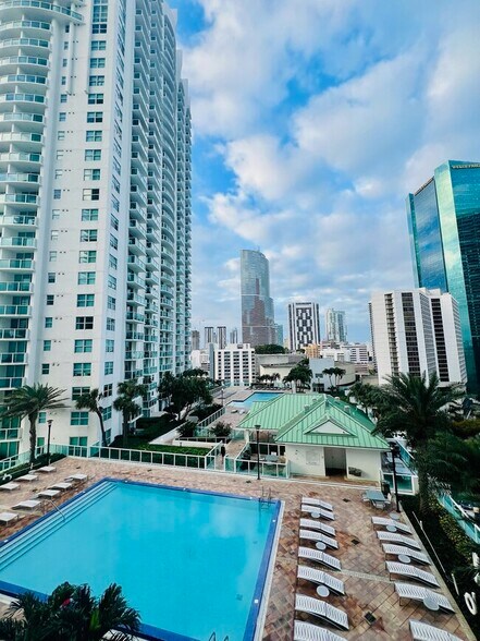 Building Photo - 41 SE 5th St