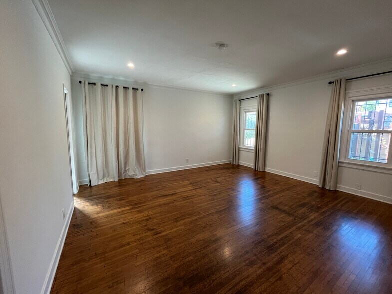 Building Photo - 107 N Mansfield Ave