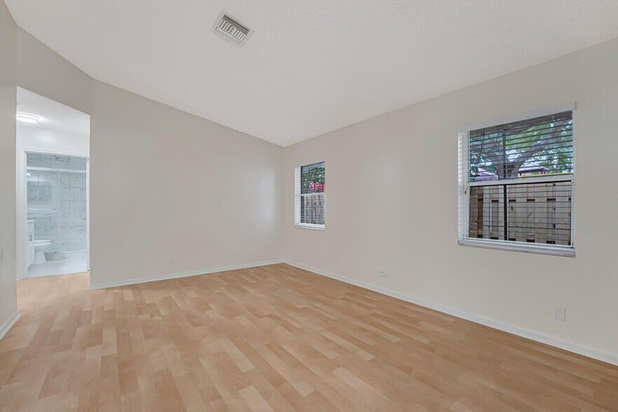 Building Photo - 13730 Sunflower Ct