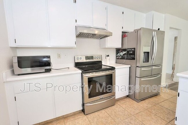 Building Photo - 6069 Kingwood Cir