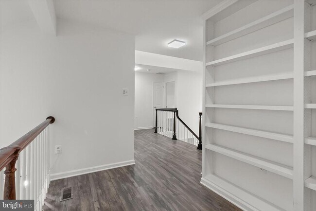 Building Photo - 1550 McLean Commons Ct