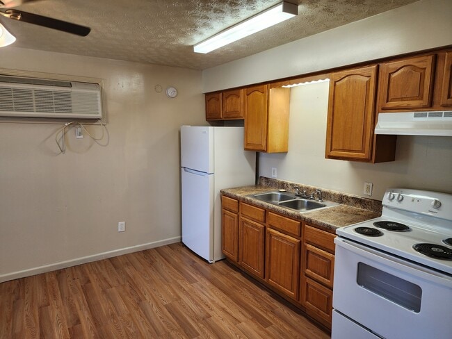 Building Photo - 1513 Brown Ave