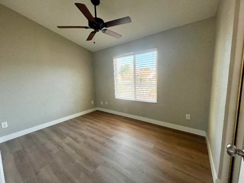 Building Photo - 2856 E Impala Ave