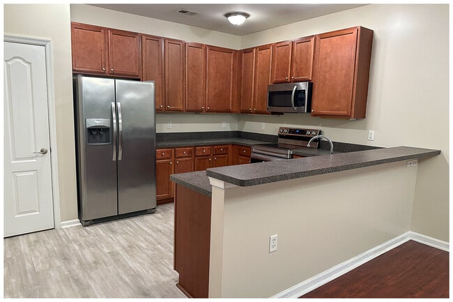 Building Photo - 932 Southmoor Dr