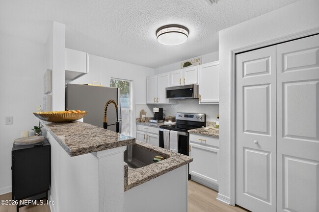 Building Photo - 7038 St Ives Ct