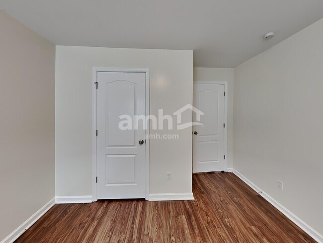 Building Photo - 303 Millpond Pkwy