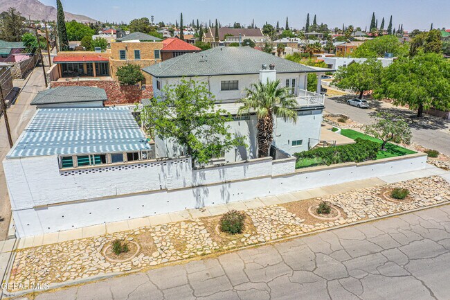 Building Photo - 1701 Elm St