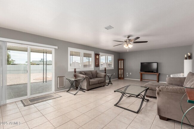 Building Photo - 9430 W Arrowhead Dr