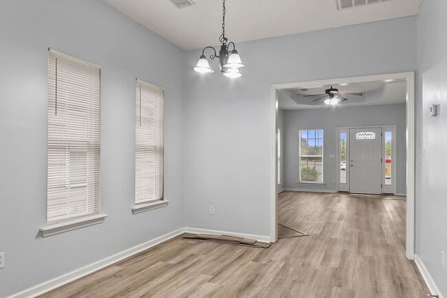 Building Photo - Nice 3 Bed 2 bath Home Available! Schedule...