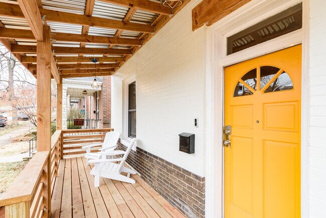 Building Photo - 3956 Tholozan Ave