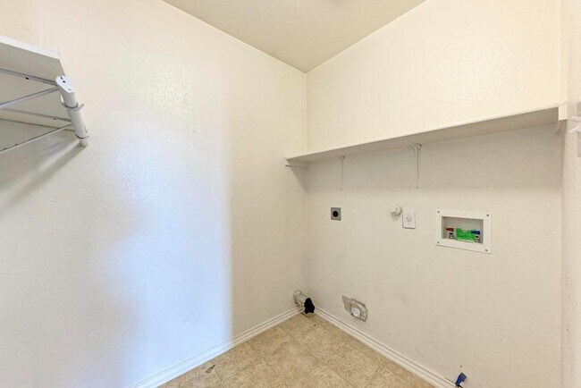 Building Photo - 530 Sheep Trail Dr