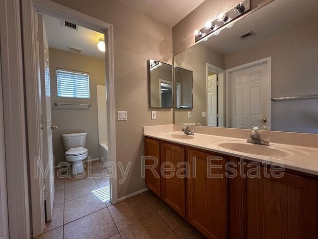 Building Photo - 971 S Meadows Dr