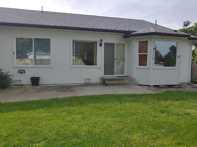 Building Photo - 5765 N Stafford Rd