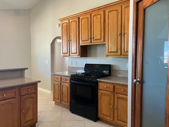 Building Photo - COMING SOON!! 4 bedrooms 2 bathroom home i...