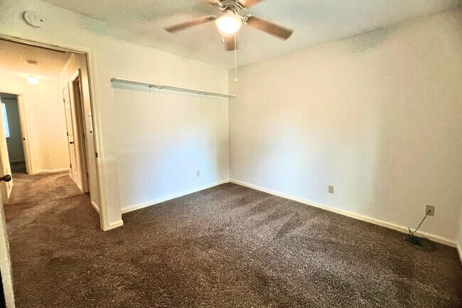Building Photo - 2509 Hollyhock Dr