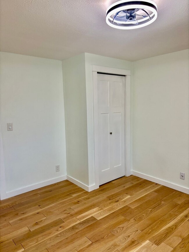 Building Photo - Spacious House. Expansive Lot. Prime Location