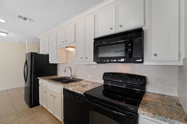 Building Photo - 8416 Seawall Blvd