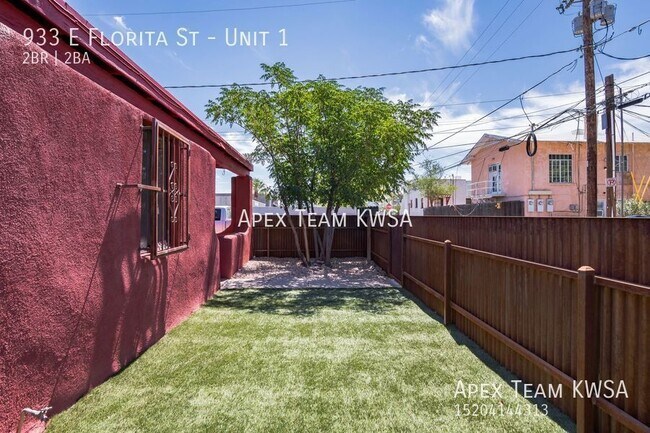 Building Photo - 933 E Florita St
