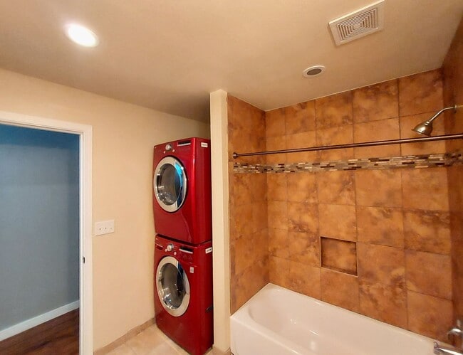 Building Photo - Halloween SPECIAL! Ground Floor Two Bedroom!