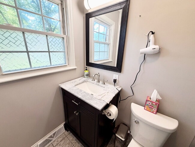 Building Photo - Beautifully Updated 3 Bedroom, 2 Bath Home in Clemson