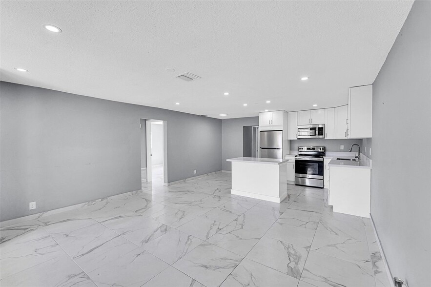 Building Photo - 4681 SW 43rd Ter