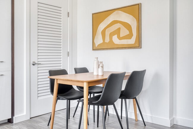 Building Photo - 7225 Charmant Dr