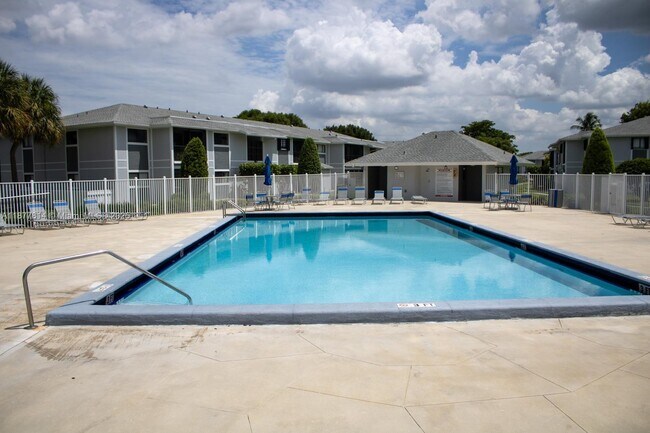 Building Photo - 9731 Hammocks Blvd