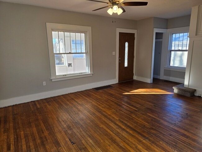 Building Photo - Large 3 Bedroom newly updated house for rent!