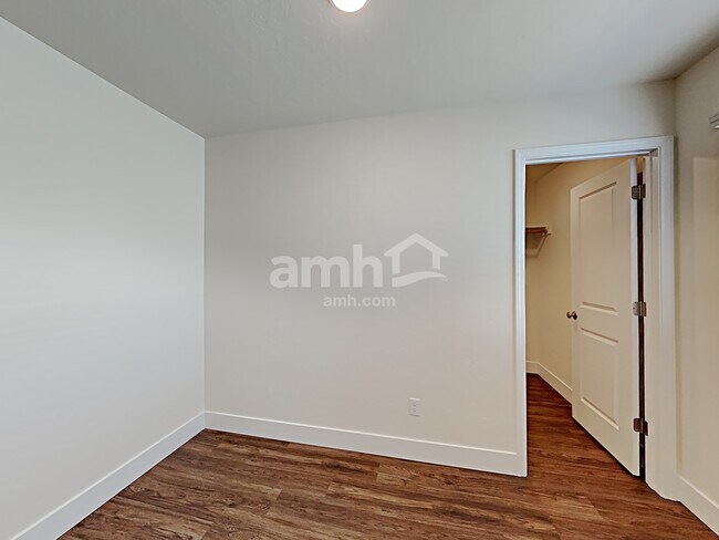 Building Photo - 9433 W Hiden Stream St