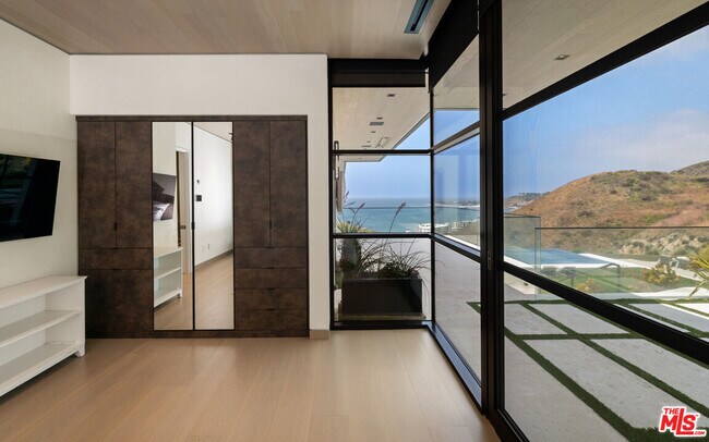 Building Photo - 5012 Carbon Beach Terrace