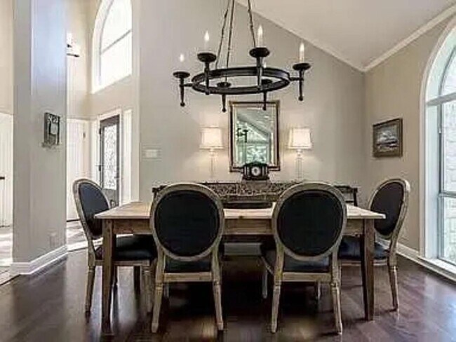 Building Photo - 5607 Courtyard Dr