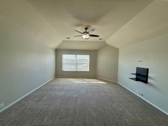 Building Photo - 5 bedroom, 3 bathroom home off TPC Parkway!