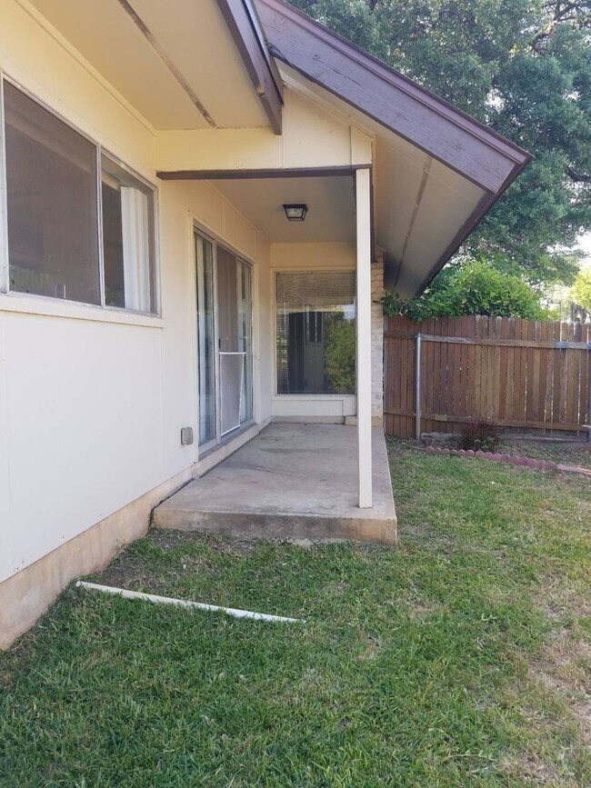 Building Photo - 4002 Glenrock Dr