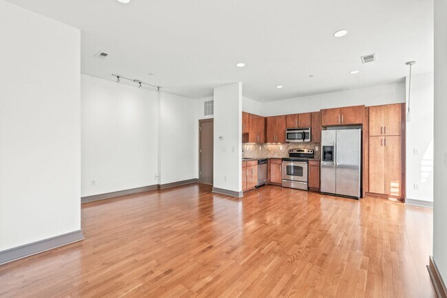 Building Photo - (Coming Soon) 1 Bedroom Condo In Southend with garage