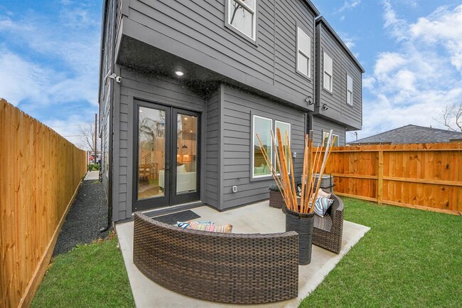 Building Photo - 4415 Coke St