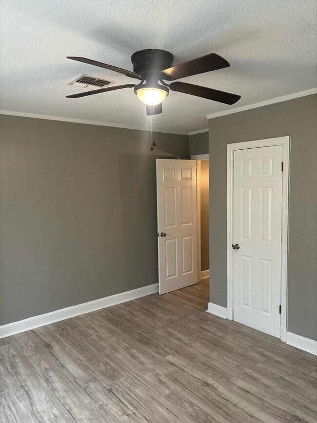 Building Photo - 1495 Marianna St