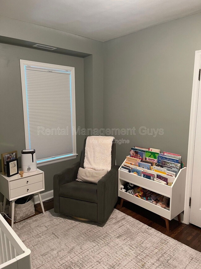 Building Photo - 4119 N Sheridan Ave