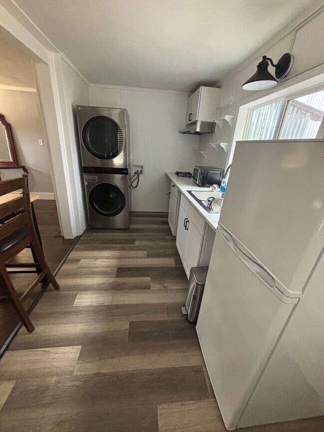 Building Photo - 1743-1745 SE Jackson St