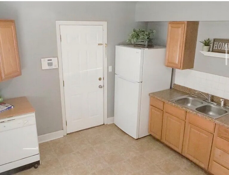 Building Photo - 1707 E Mallon Ave