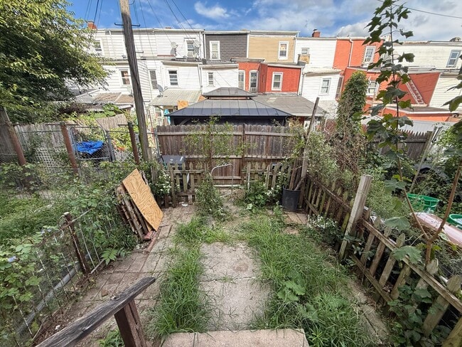 Building Photo - 525 1/2 Elliger Street