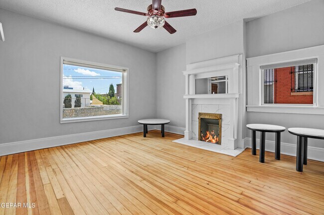 Building Photo - 305 E River Ave