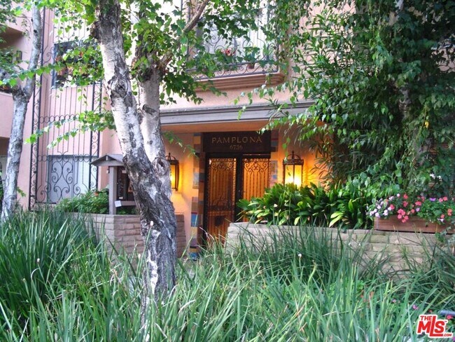 Building Photo - 6708 Hillpark Dr