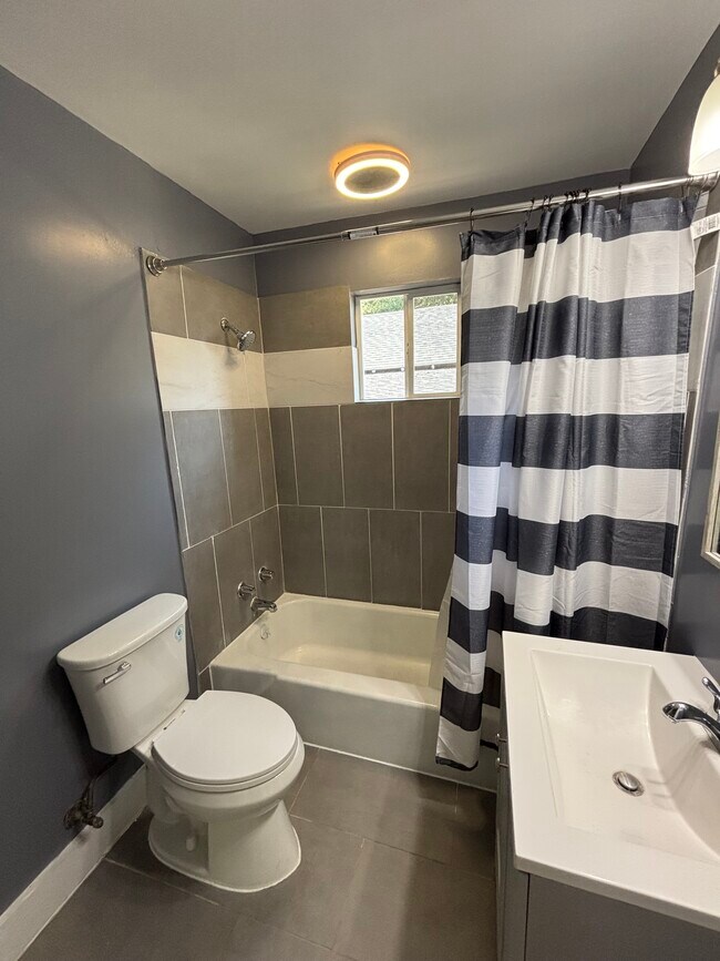 Building Photo - 143 E Baylor St