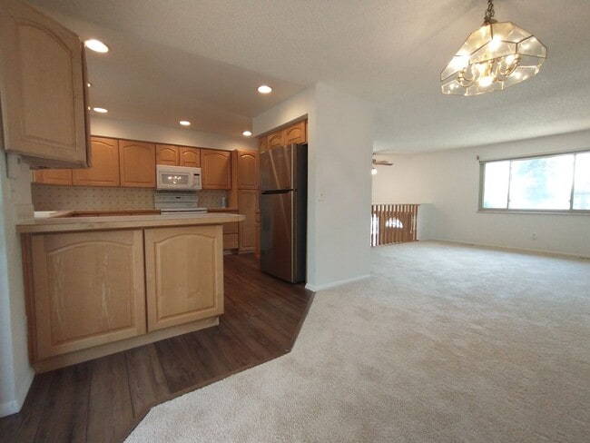 Building Photo - 715 Morgan Dr