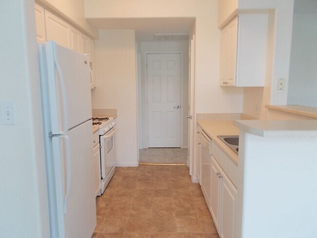 Building Photo - Precious Gem at Sedona on the Blvd!