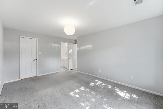 Building Photo - 5705 Brewer House Cir