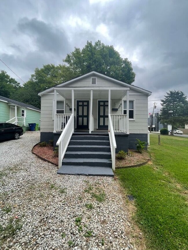 Building Photo - House for Rent