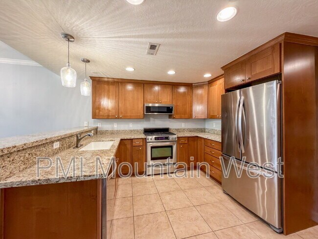 Building Photo - 88 S 900 E
