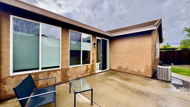 Building Photo - NOW AVAILABLE- COZY 3 BED, 2 BATH, 2 CAR GARAGE IN A QUIET NEIGHBORHOOD, NORTH NATOMAS