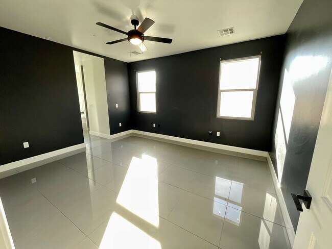 Building Photo - Wonderful Pet-Friendly Home in Overlook @ ...